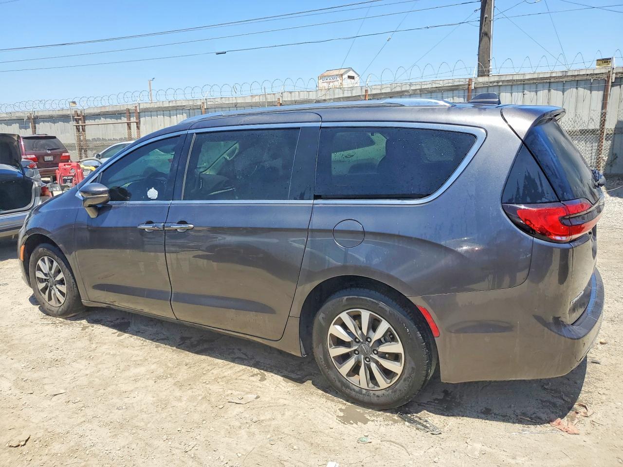 2021 Chrysler Pacifica Touring L - Image 2