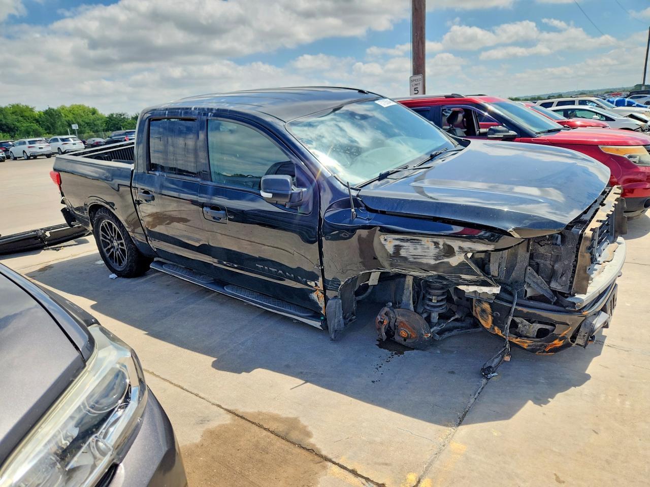 2018 Nissan Titan - Image 4