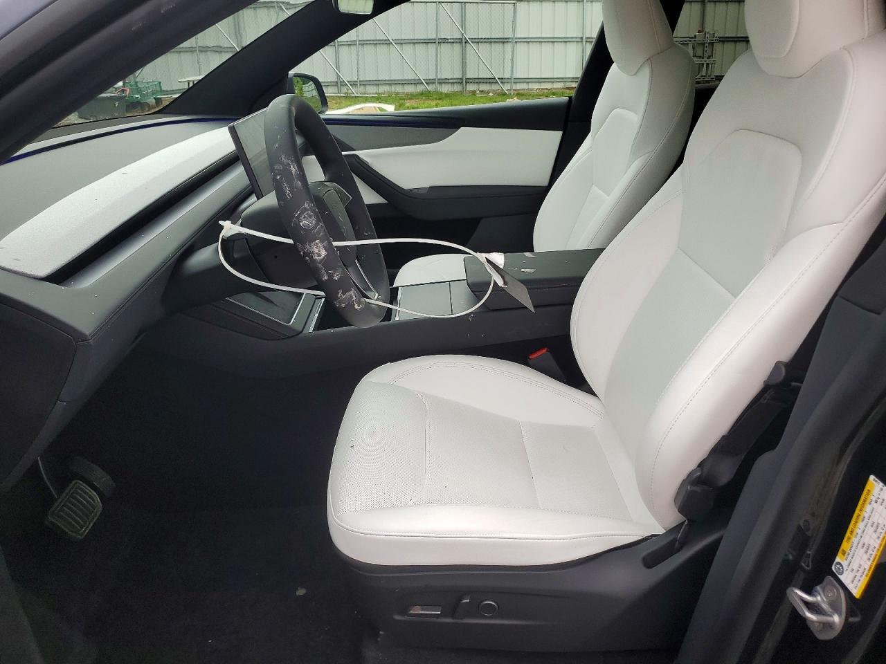 2026 Tesla Model Y - Image 7