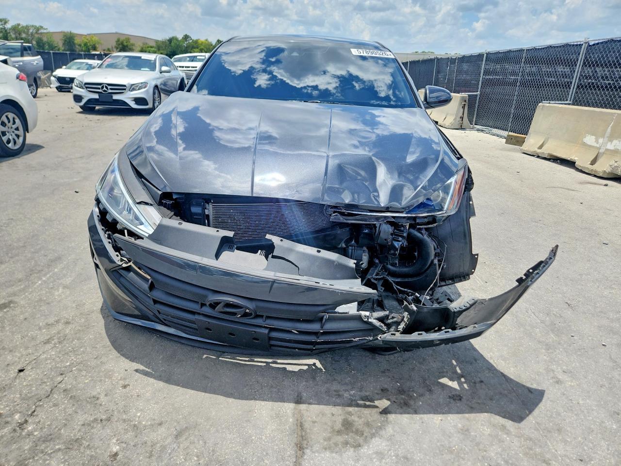 2020 Hyundai Elantra Se - Фото 5