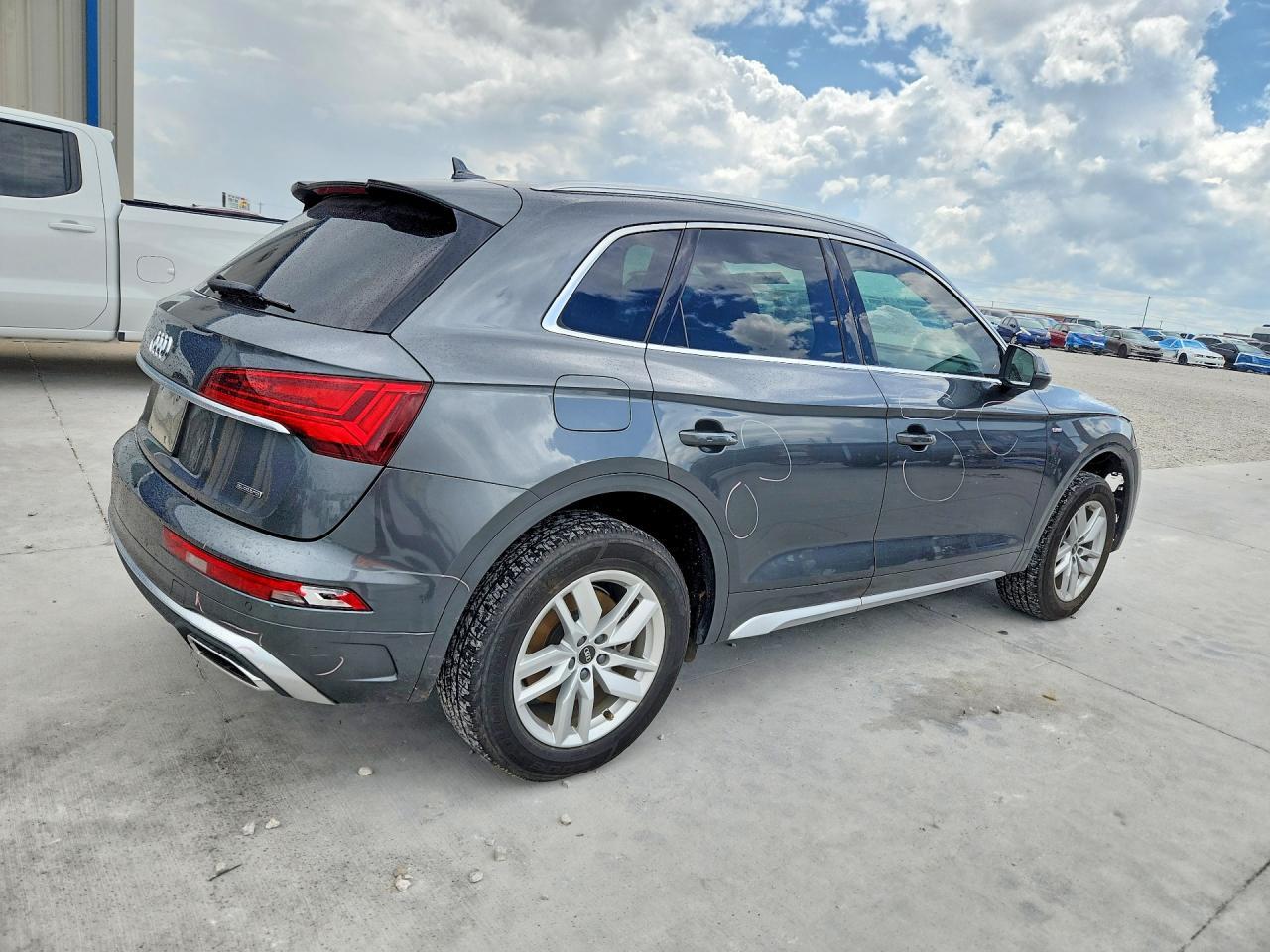 2023 Audi Q5 Premium 45 - Фото 3