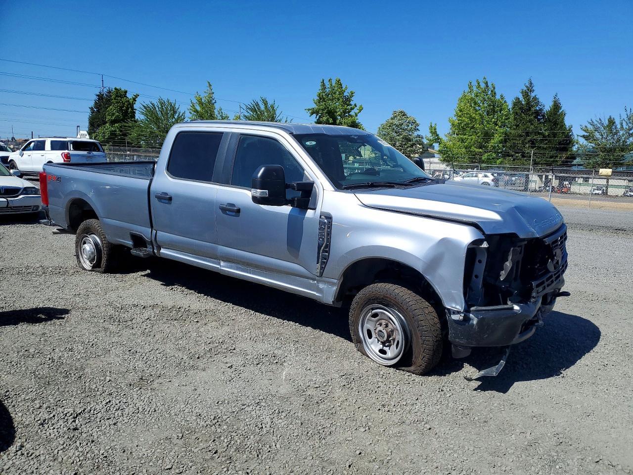 2023 Ford F250 Sd Xl 4Wd 6.8L V8 Crew Cab - Image 4