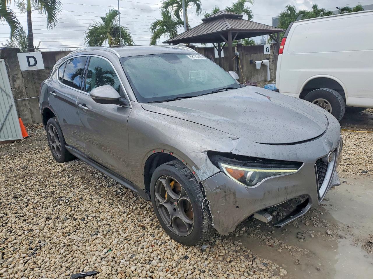 2018 Alfa Romeo Stelvio - Image 4