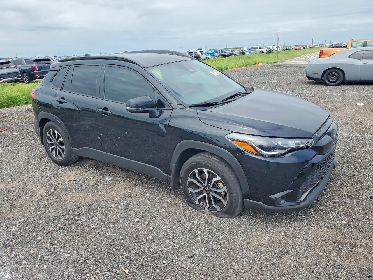 2025 Toyota Corolla Cross Hybrid Se - Image 4