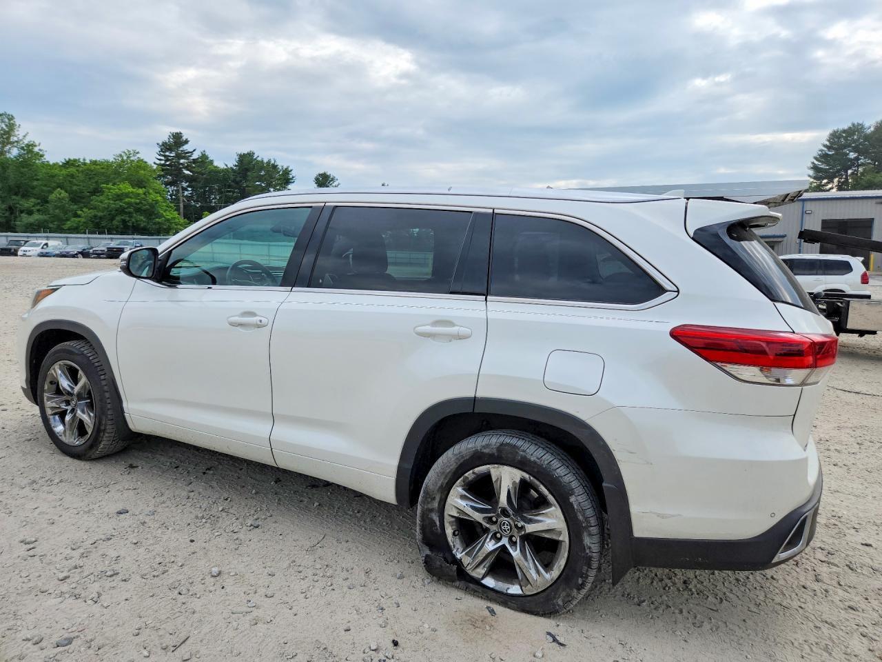 2017 Toyota Highlander Limited Platinum - Фото 2