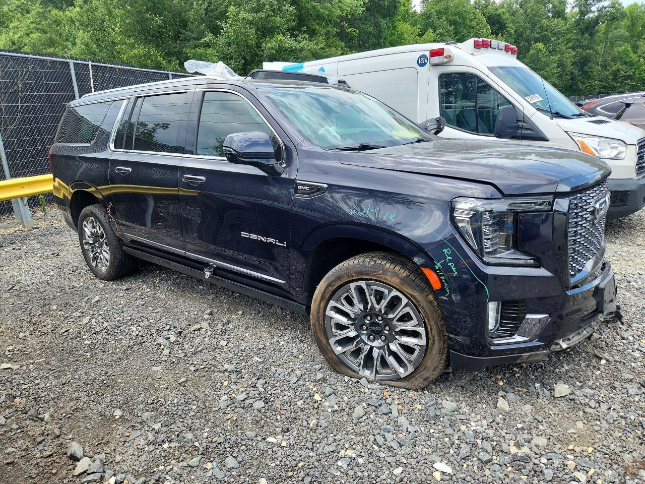 2023 GMC Yukon Xl Denali Ultimate - Image 4