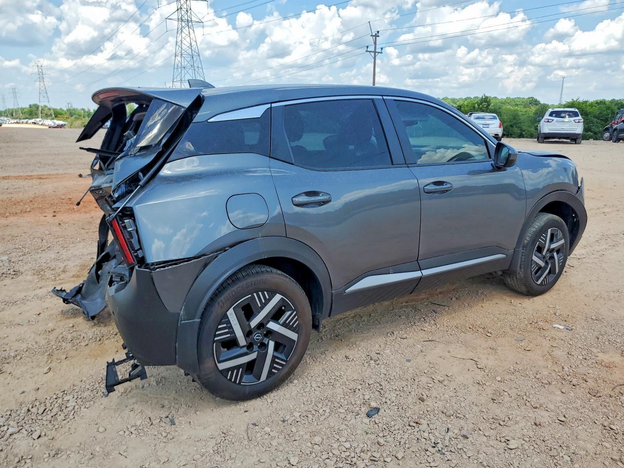 2025 Nissan Kicks Sv - Image 3