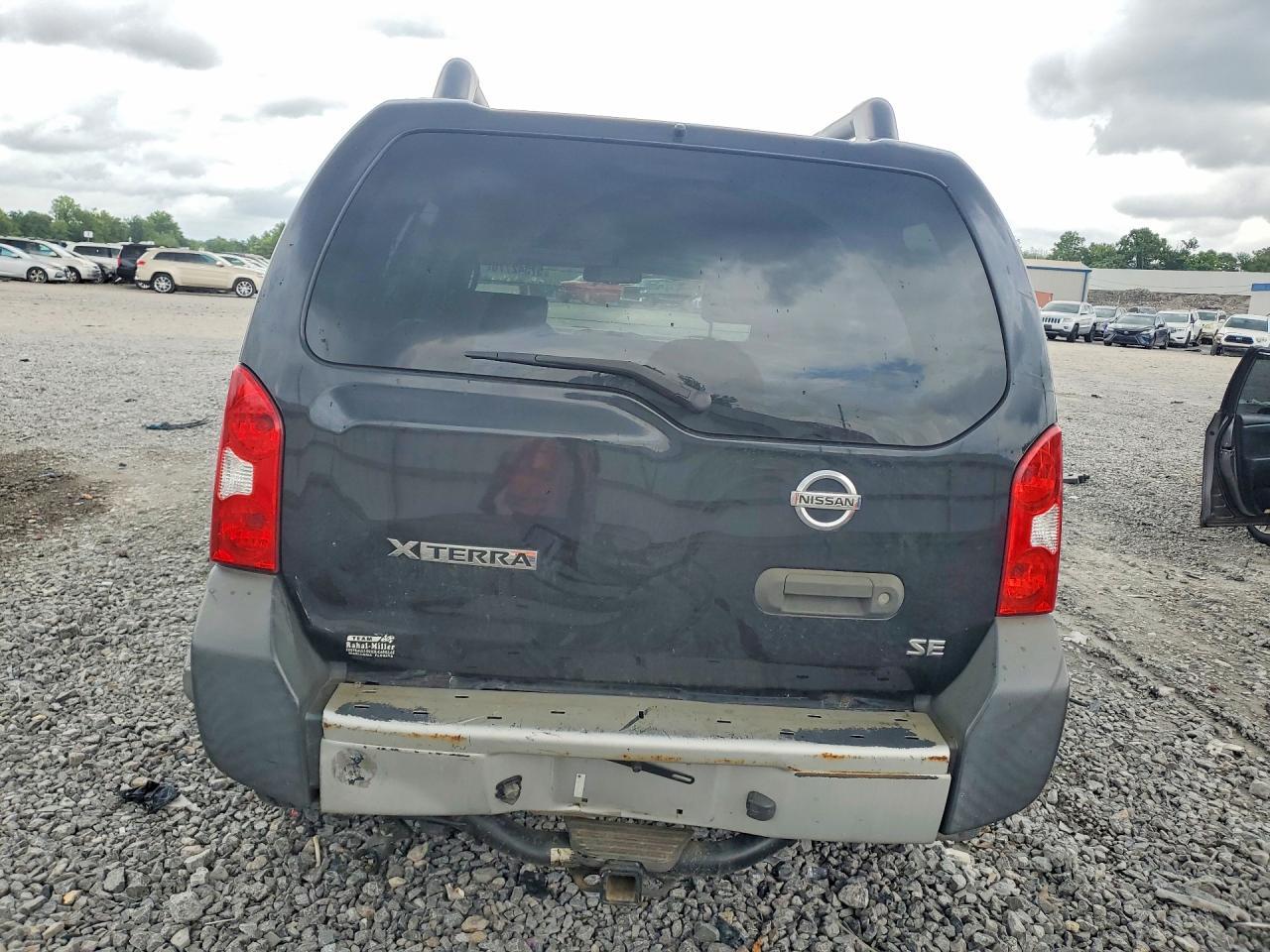 2010 Nissan Xterra X - Image 6