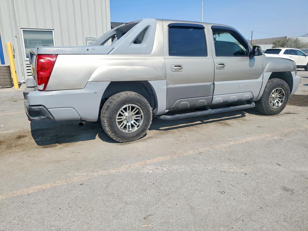 2002 Chevrolet Avalanche C1500 - Фото 3