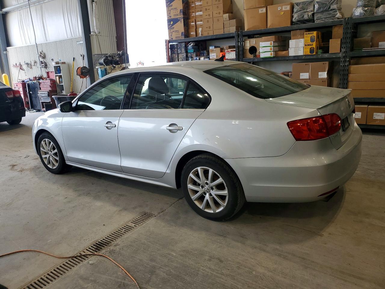 2014 Volkswagen Jetta Se - Image 2