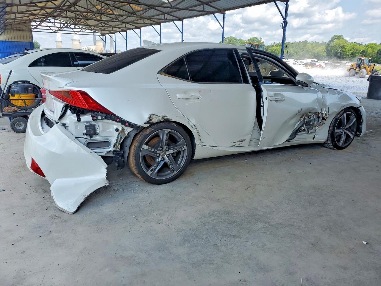 2017 Lexus Is 300 - Фото 3