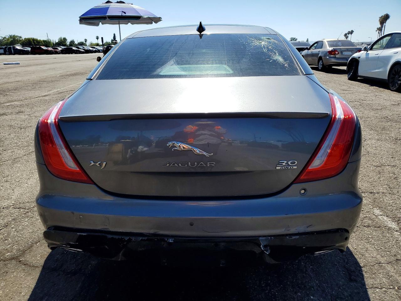 2016 Jaguar Xj - Image 6