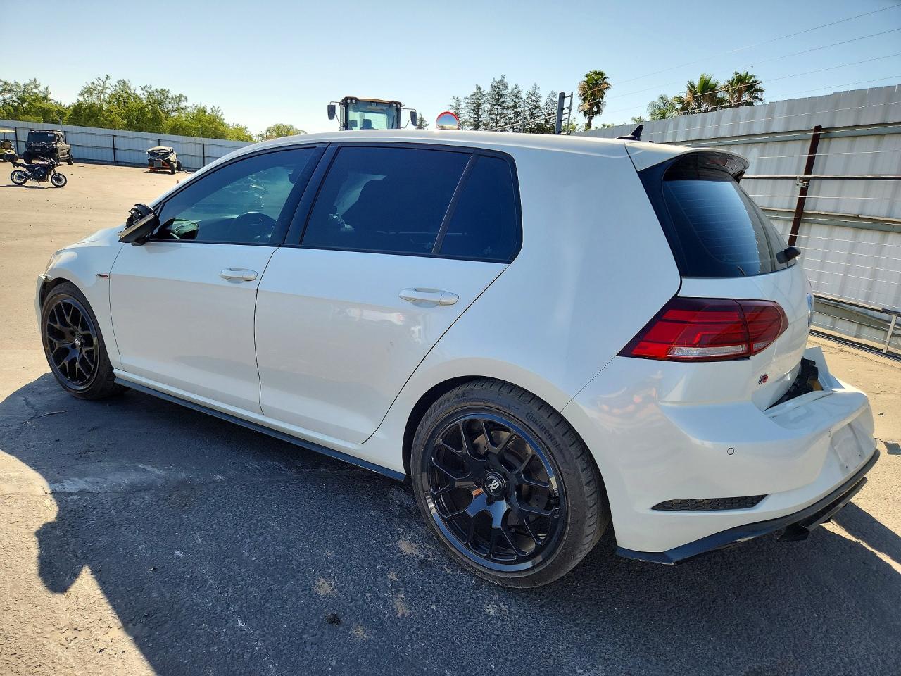 2019 Volkswagen Golf R - Фото 2