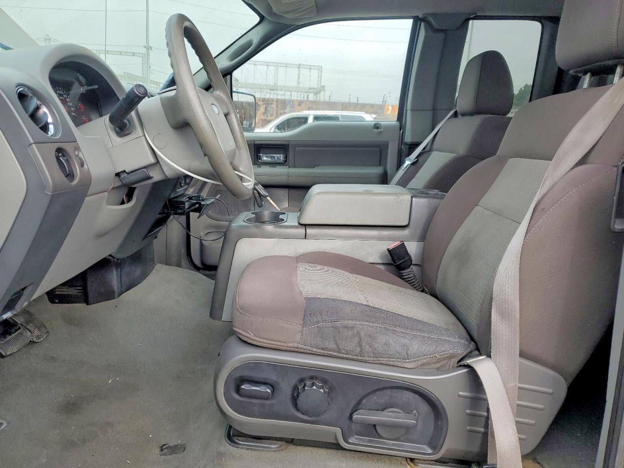 2005 Ford F150 - Image 7