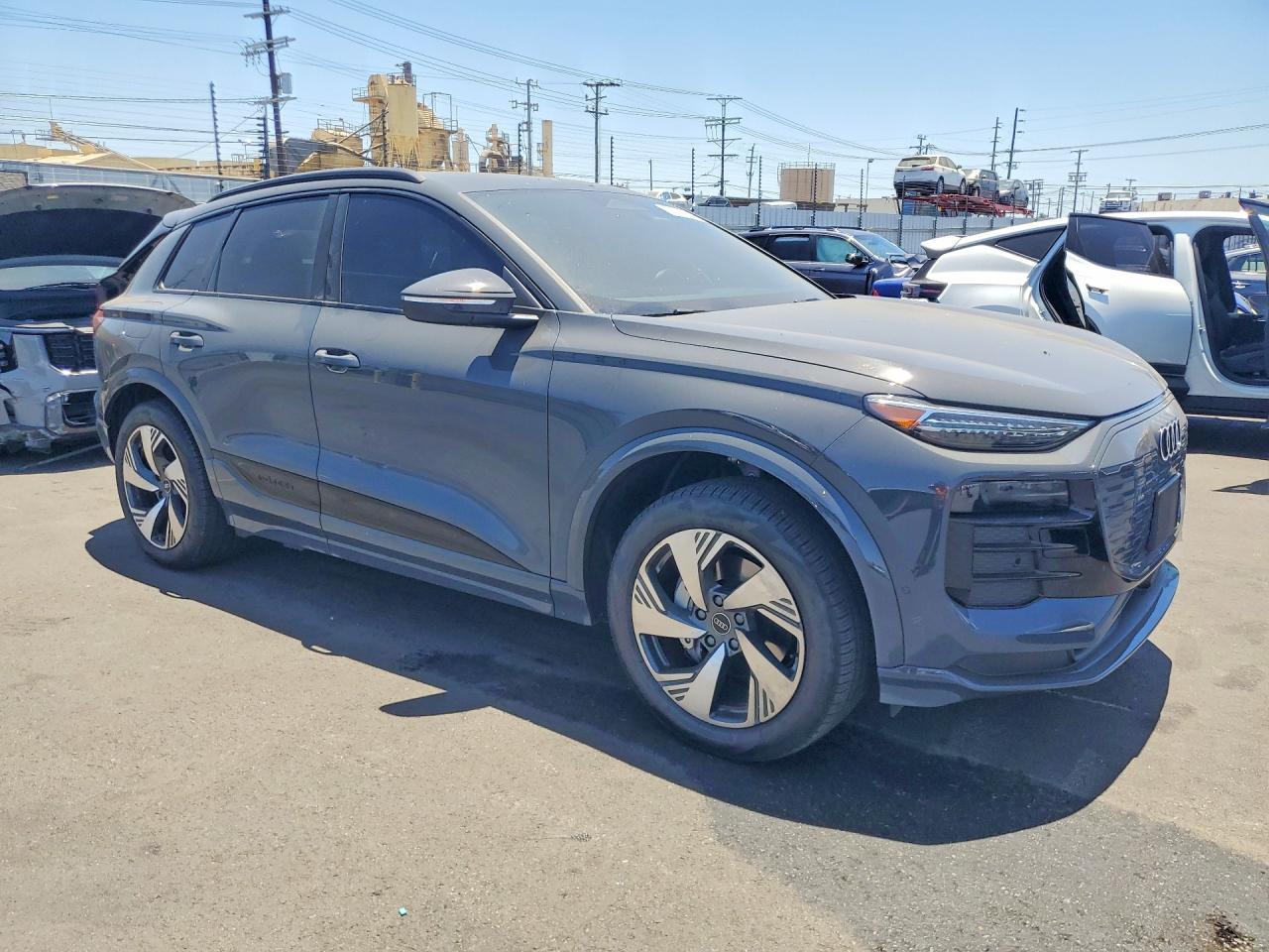 2025 Audi Q6 E-Tron Premium Plus - Фото 4