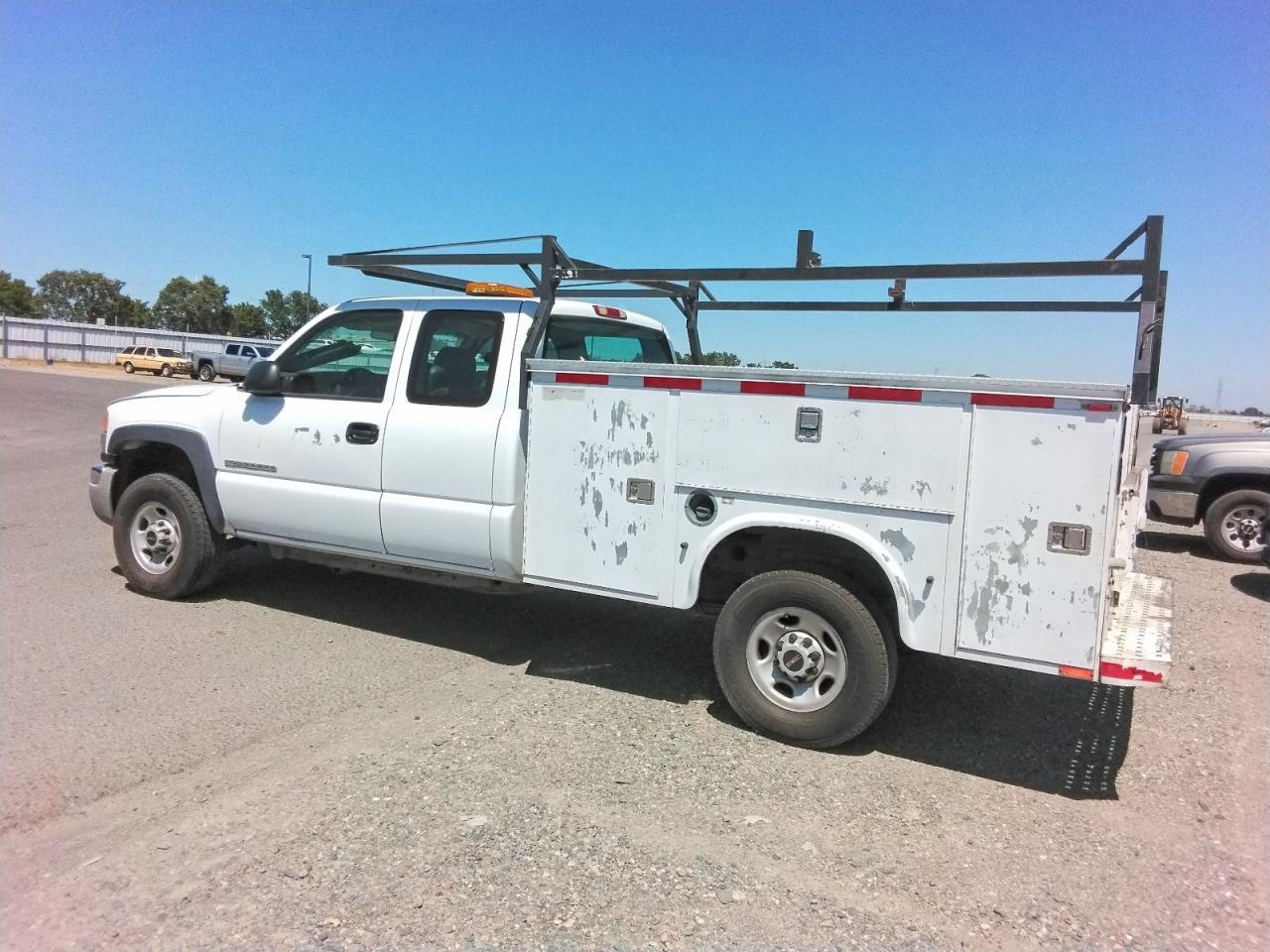 2004 GMC Sierra - Фото 2