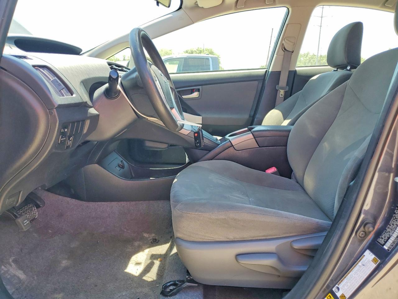 2012 Toyota Prius Three - Фото 7