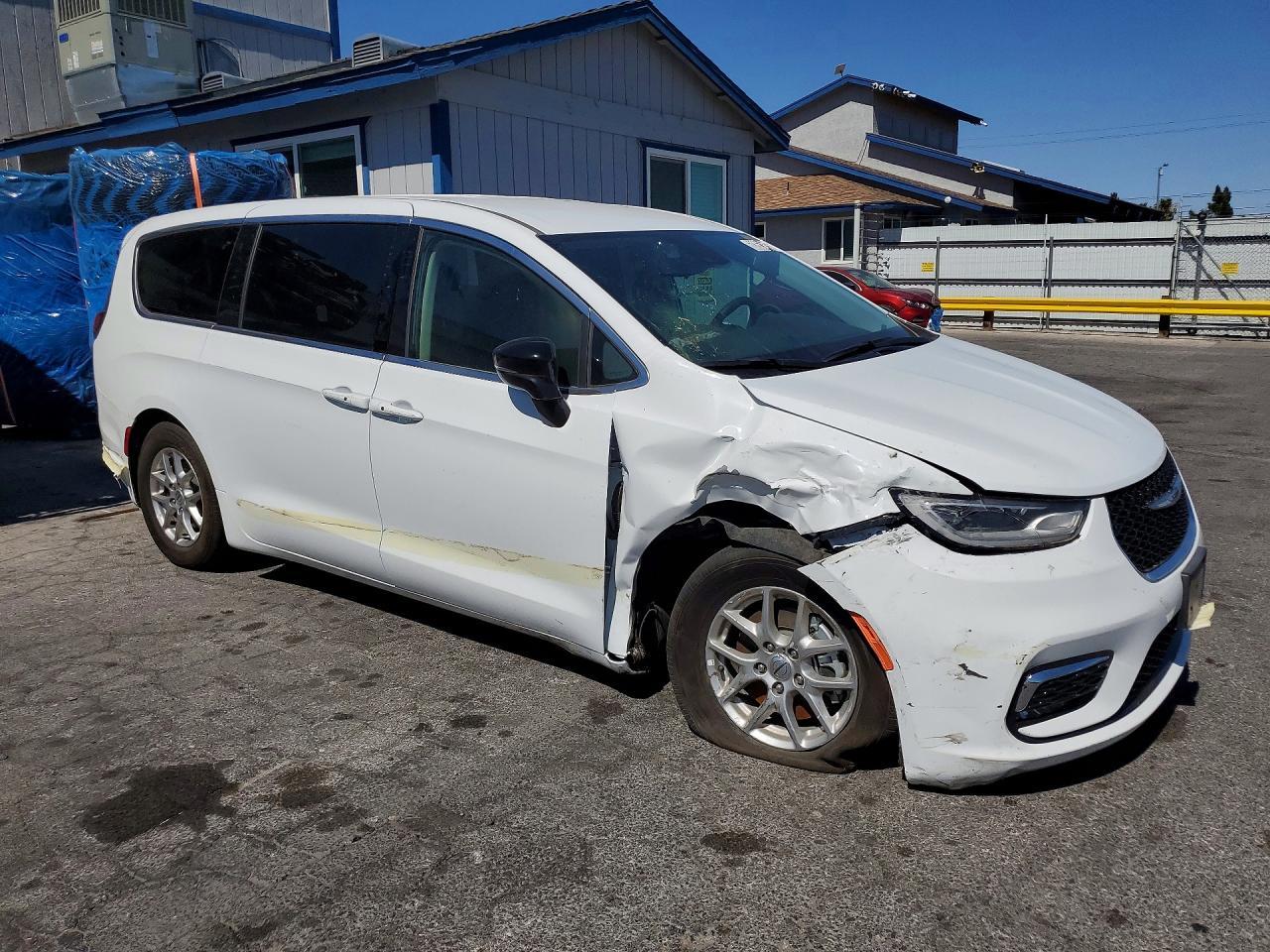 2024 Chrysler Pacifica Touring L - Image 4