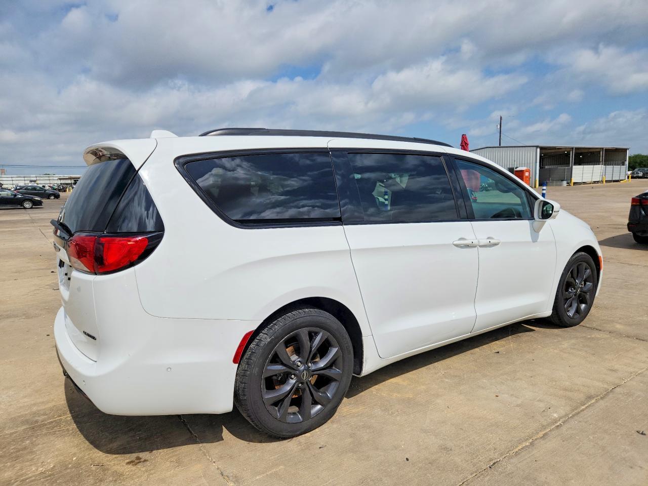 2020 Chrysler Pacifica Limited - Фото 3