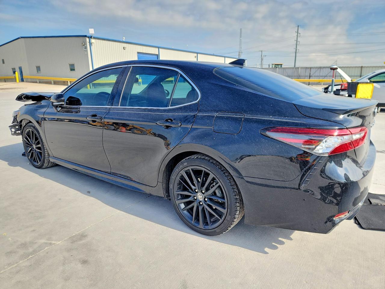 2021 Toyota Camry - Фото 2