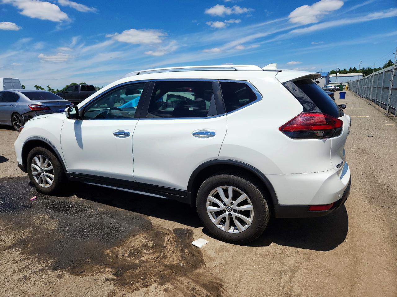 2019 Nissan Rogue Sv - Image 2