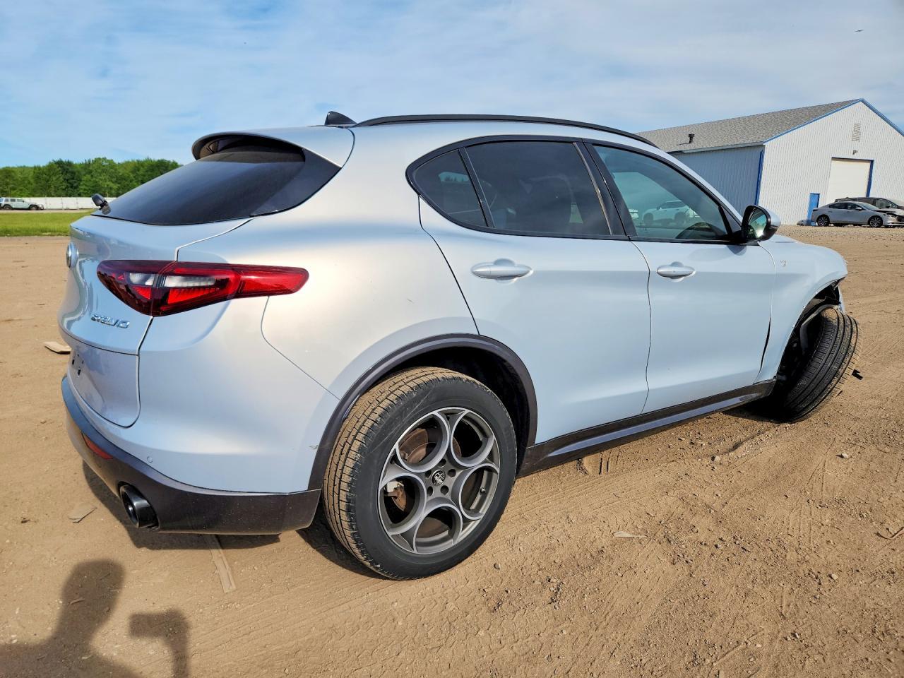 2022 Alfa Romeo Stelvio Ti - Image 3