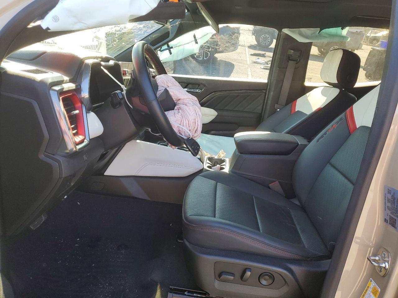 2024 GMC Canyon At4X - Image 7