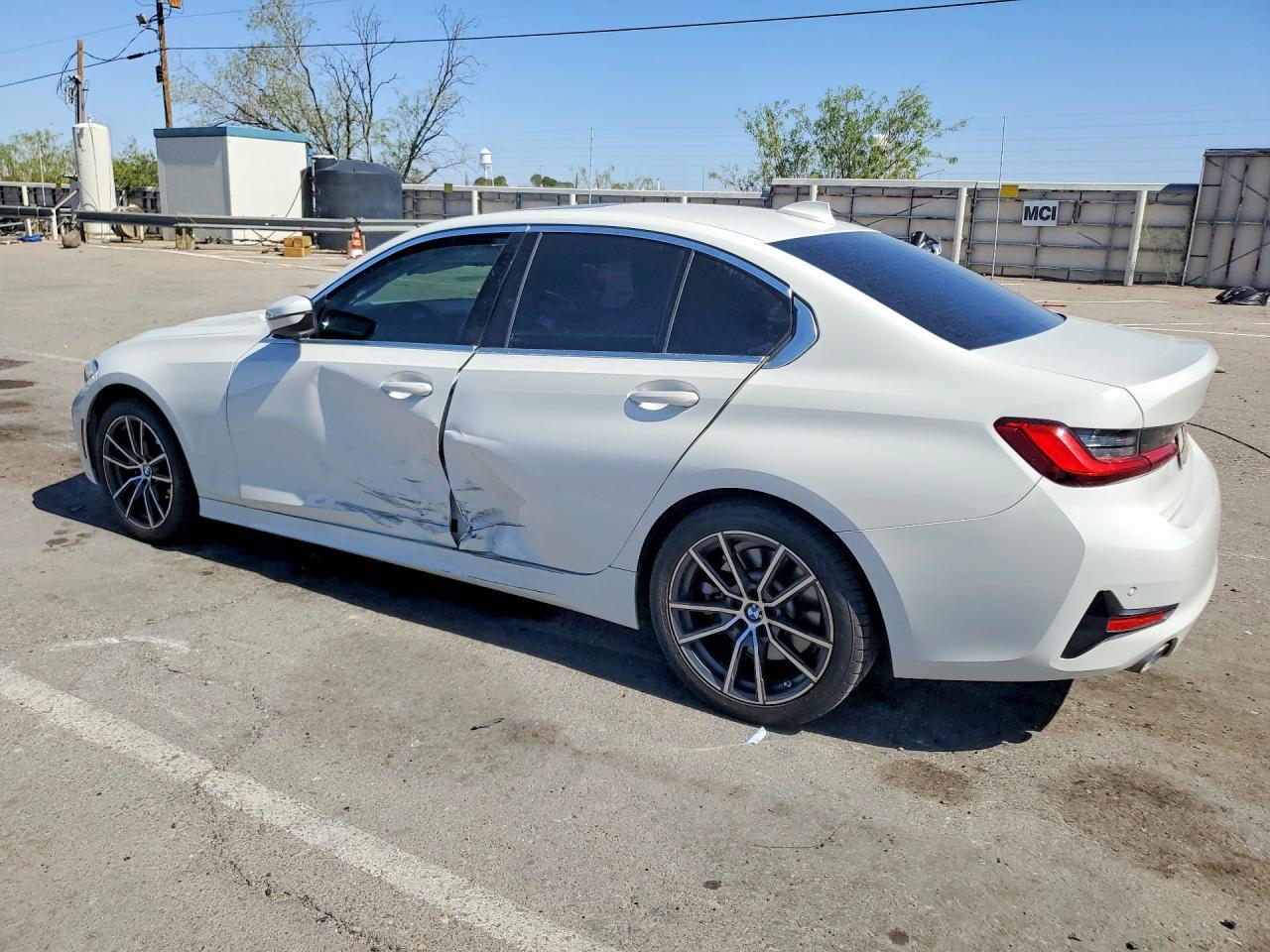 2020 BMW 330I - Фото 2