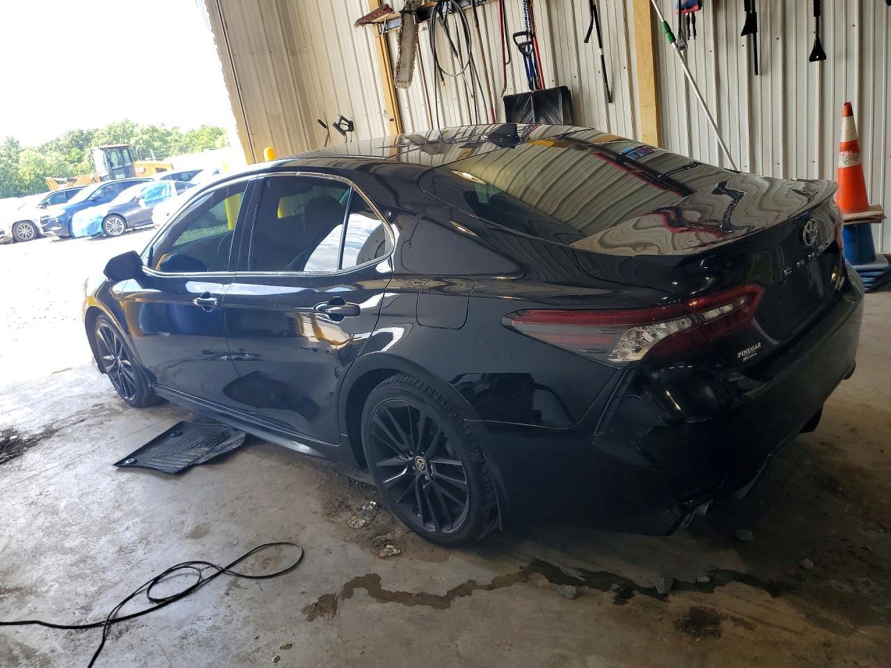 2021 Toyota Camry Xse - Фото 2