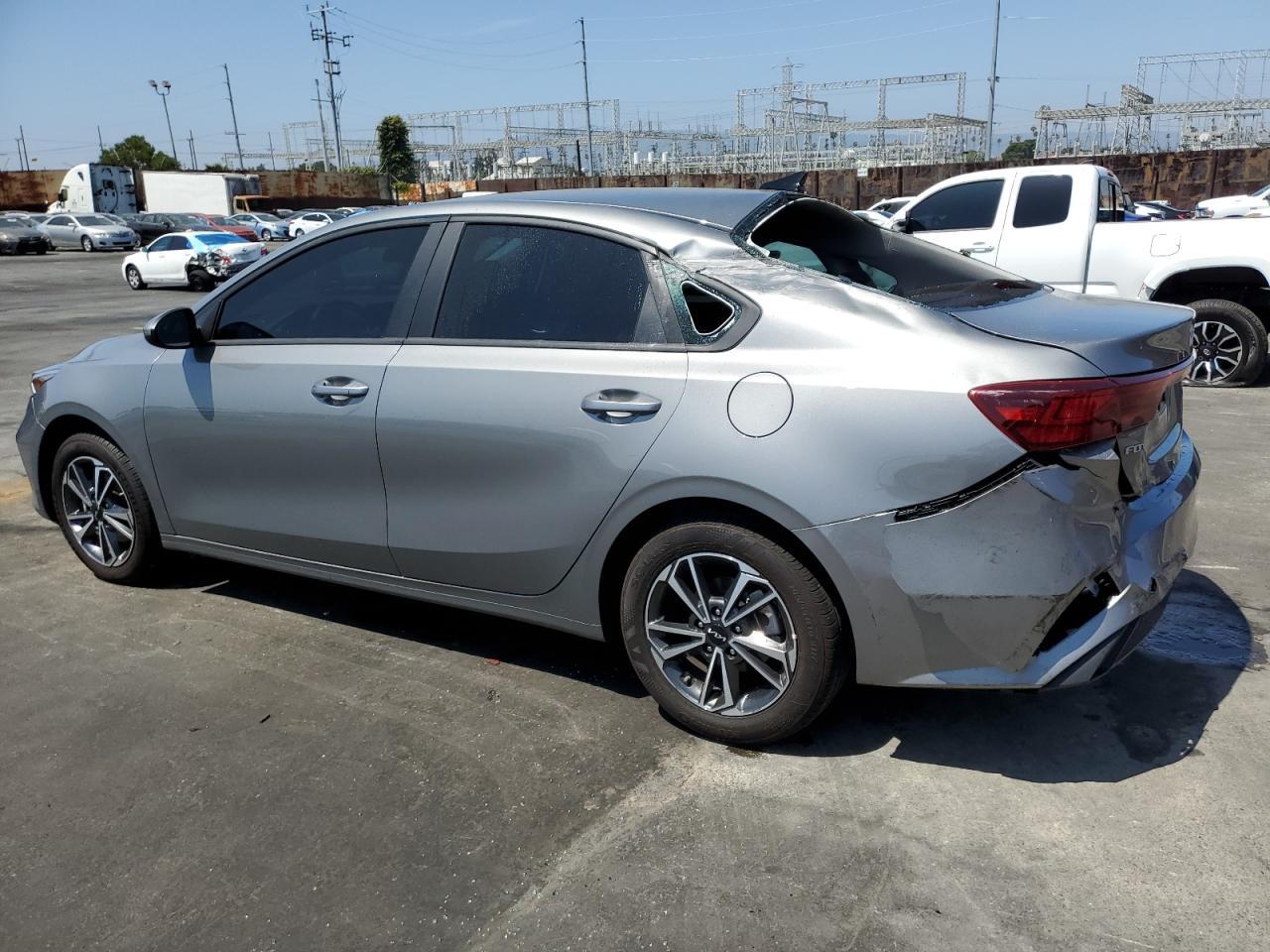 2022 Kia Forte Fe - Image 2