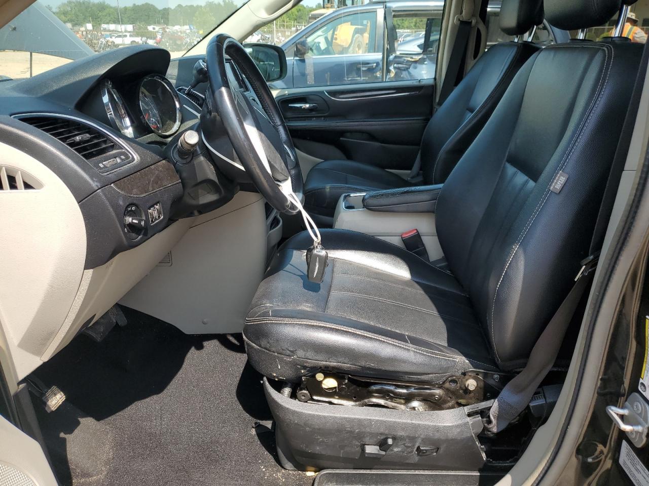 2016 Chrysler Town & Country Touring - Фото 7