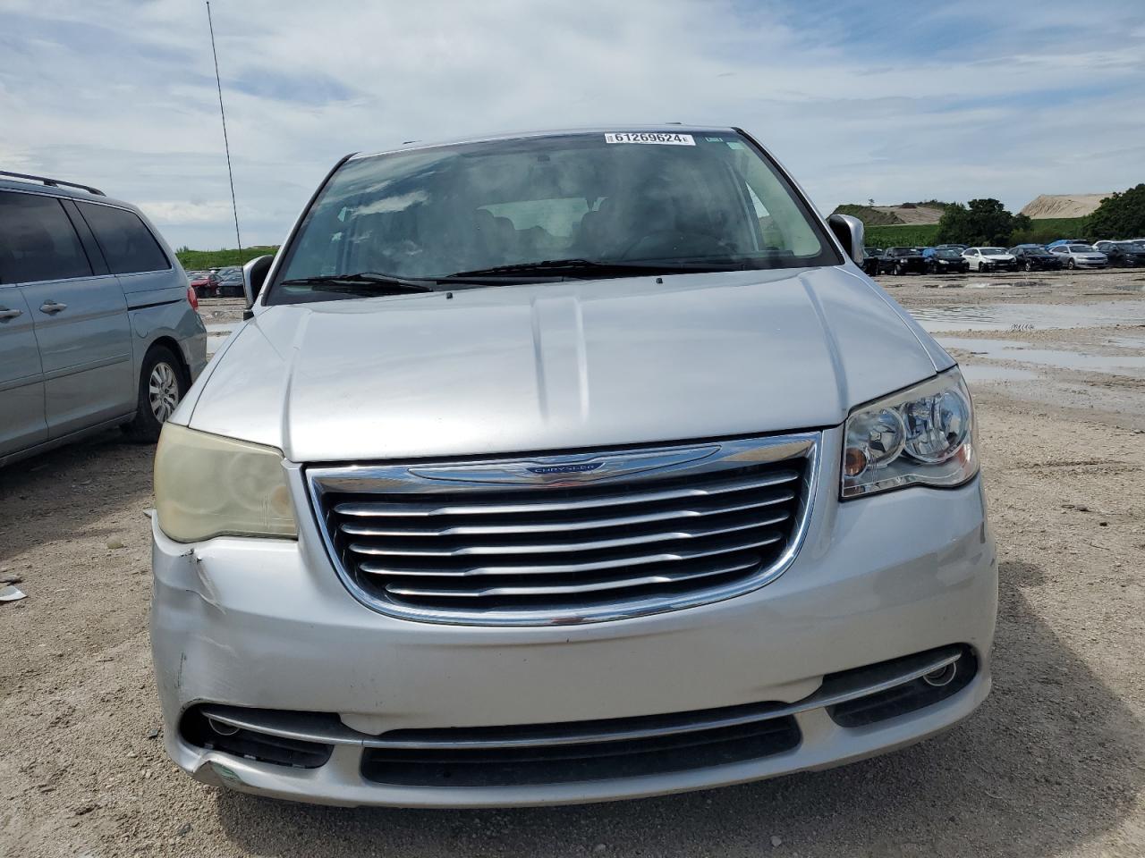 2011 Chrysler Town & Country Touring - Фото 5