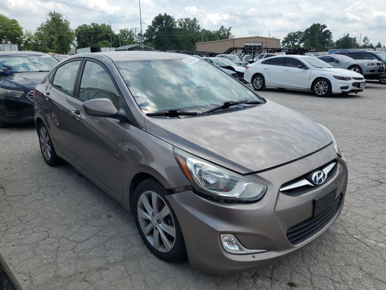2013 Hyundai Accent Gls - Фото 4