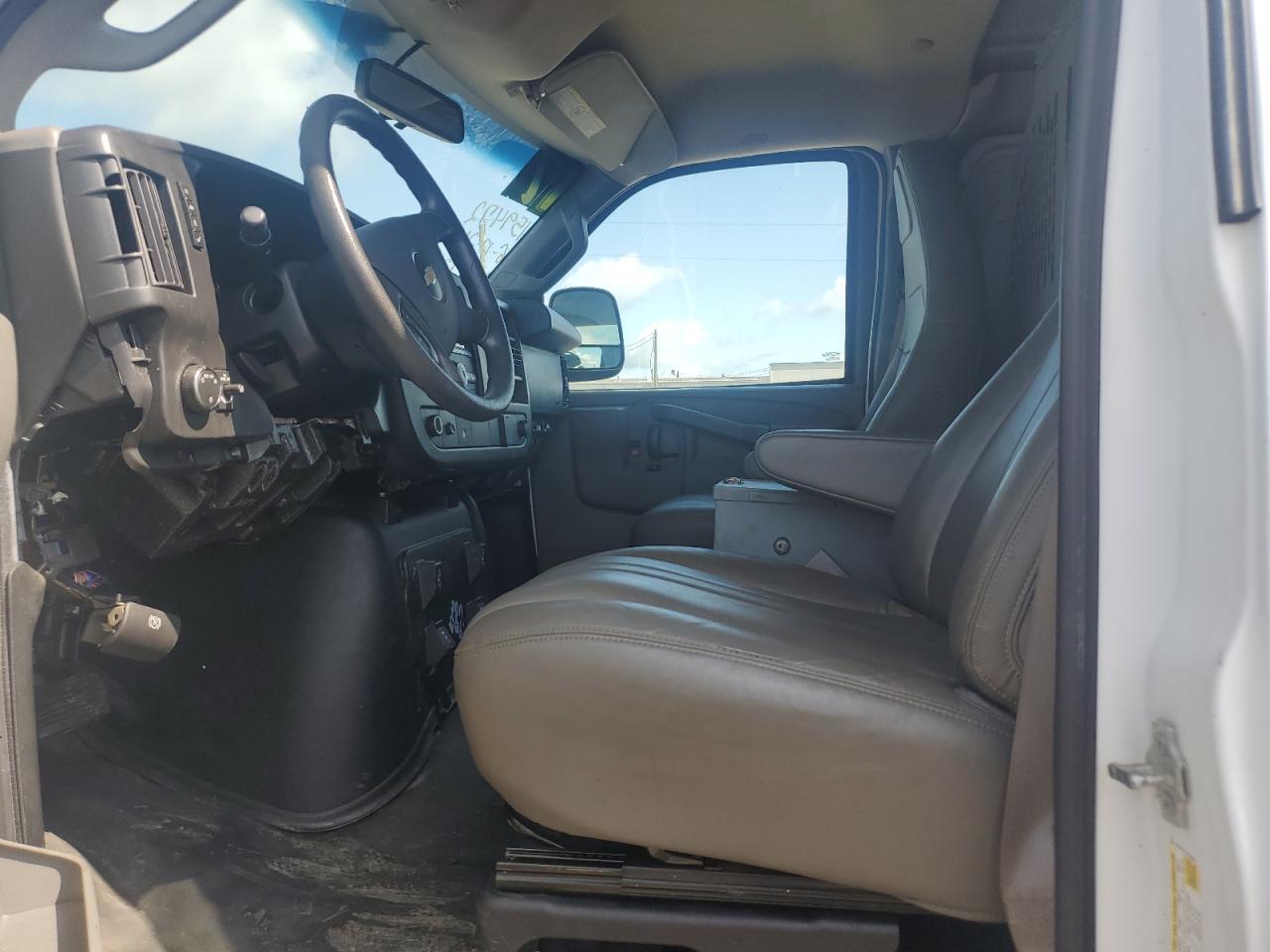 2017 Chevrolet Express G2500 - Фото 7