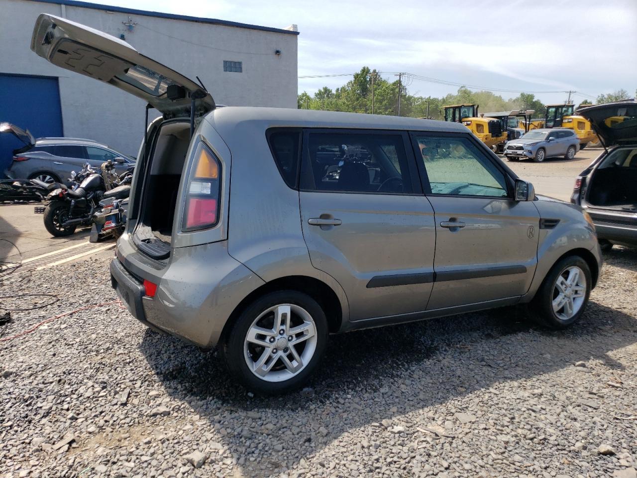 2011 Kia Soul + - Image 3