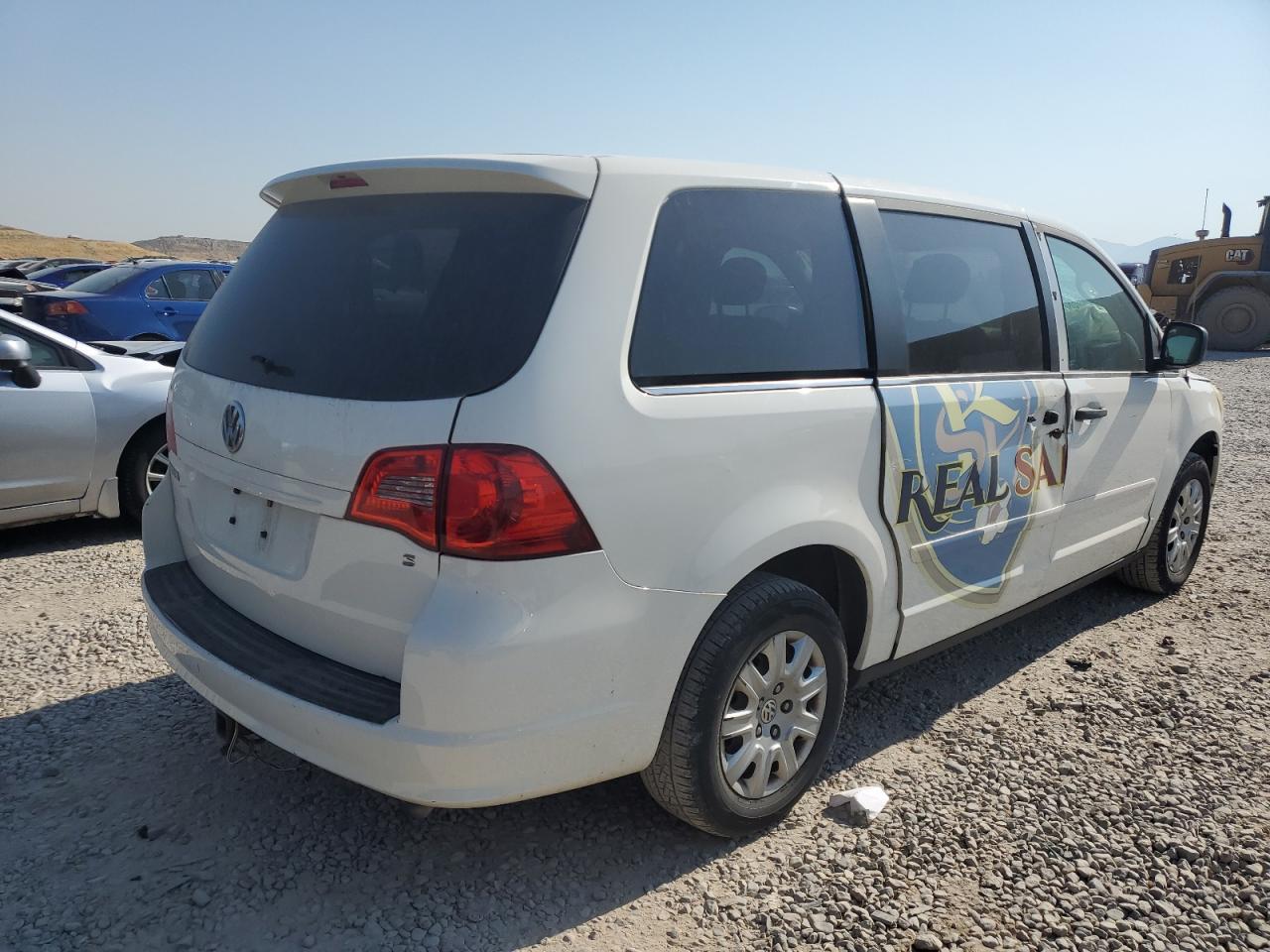 2010 Volkswagen Routan S - Image 3