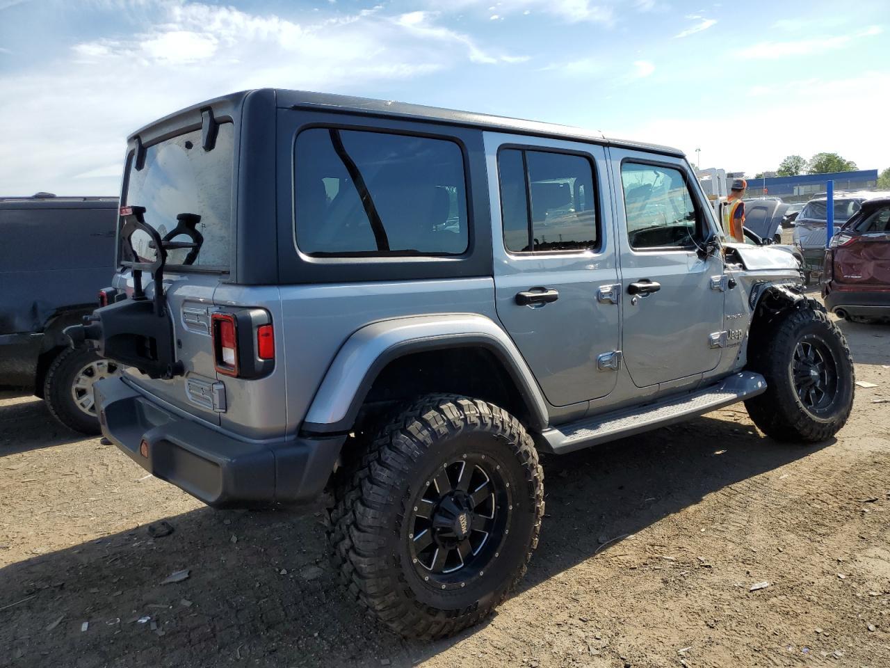 2018 Jeep Wrangler Unlimited Sahara - Image 3