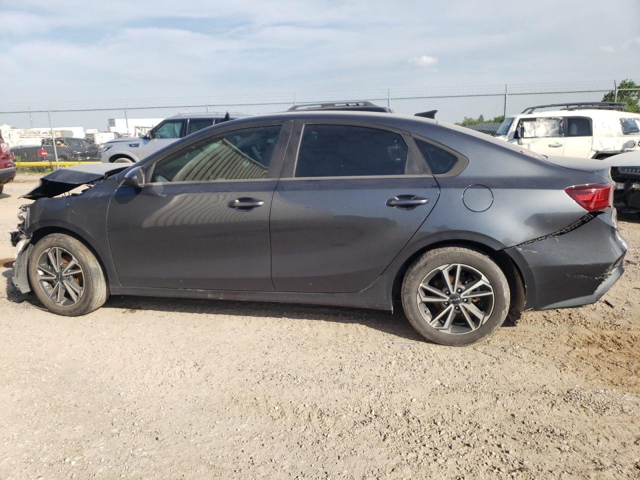 2022 Kia Forte Fe - Фото 2