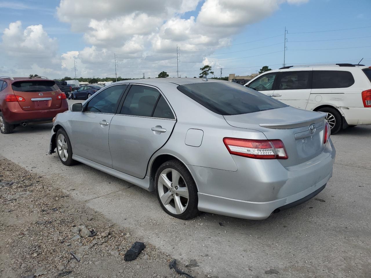 2010 Toyota Camry Base - Фото 2