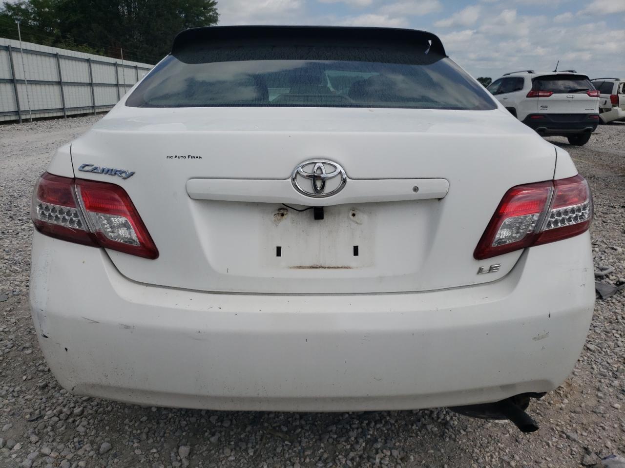 2011 Toyota Camry Le - Фото 6