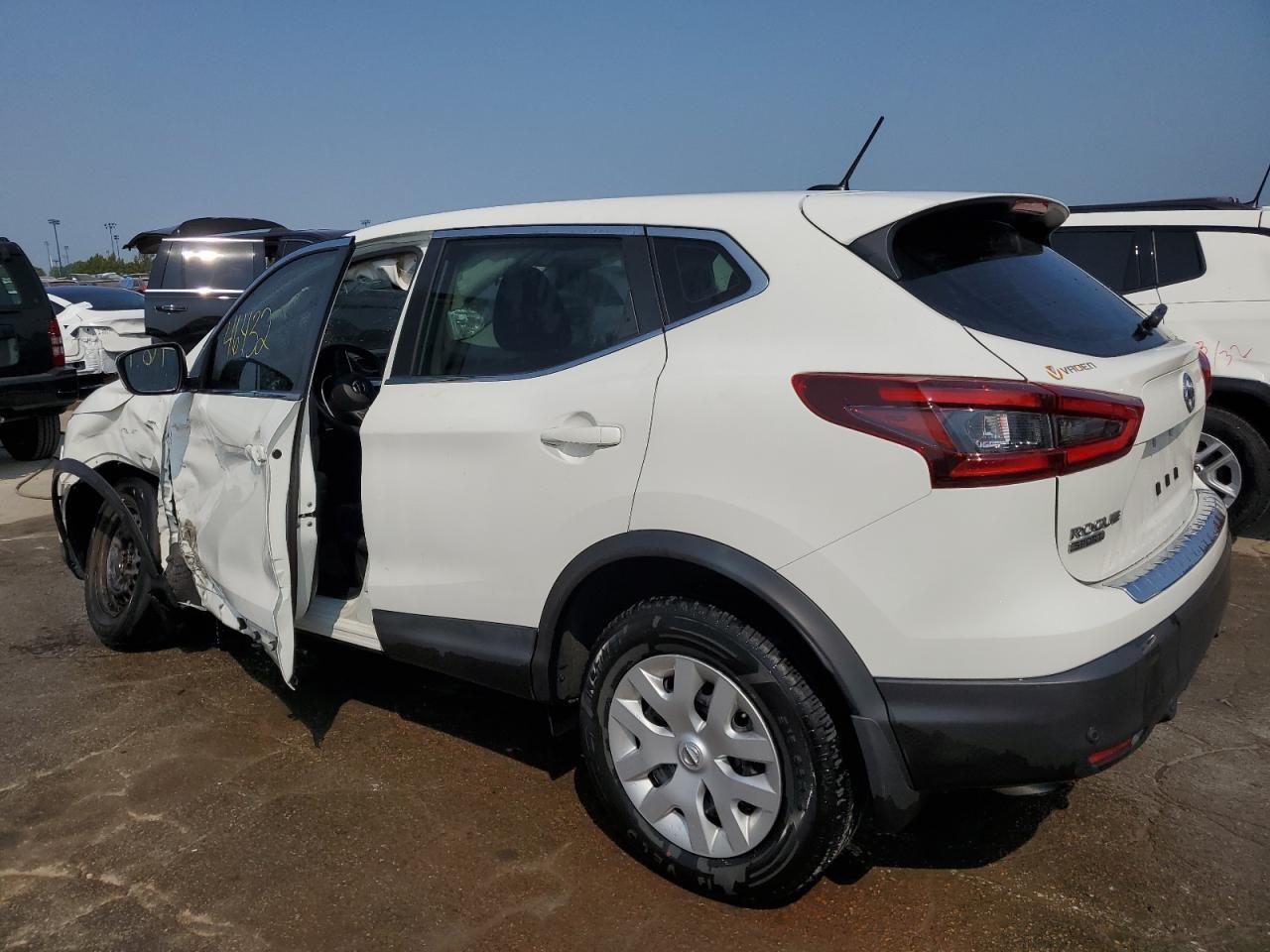 2020 Nissan Rogue Sport S - Фото 2