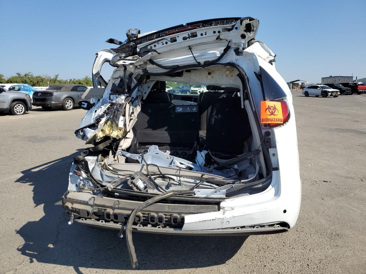 2017 Chrysler Pacifica Touring L - Фото 6