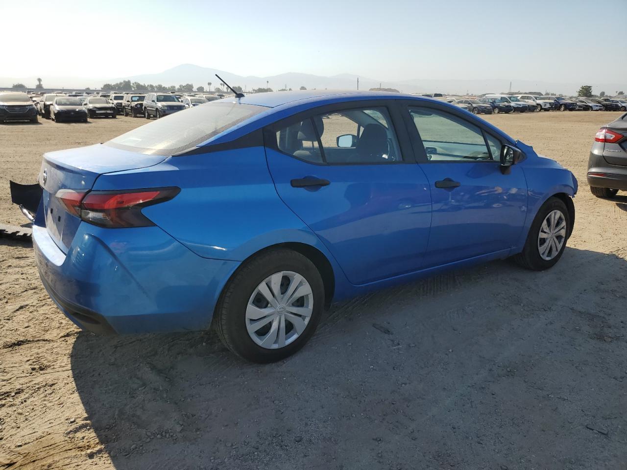 2022 Nissan Versa S - Фото 3