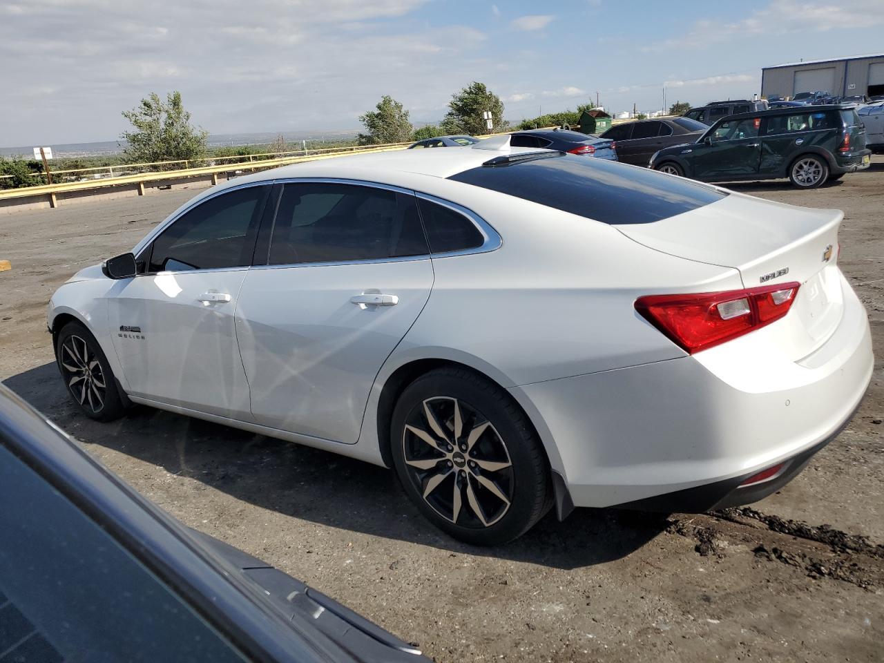 2017 Chevrolet Malibu Lt - Image 2