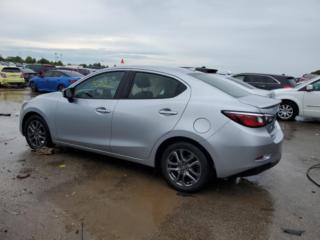 2019 Toyota Yaris L - Фото 2