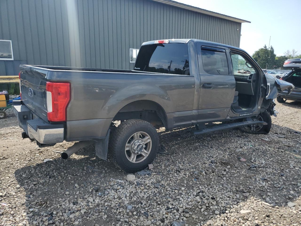 2017 Ford F250 Super Duty - Image 3