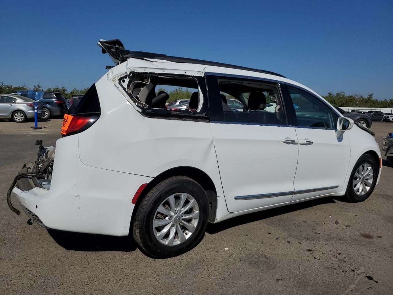 2017 Chrysler Pacifica Touring L - Фото 3