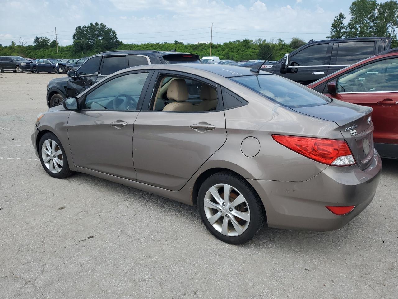 2013 Hyundai Accent Gls - Фото 2