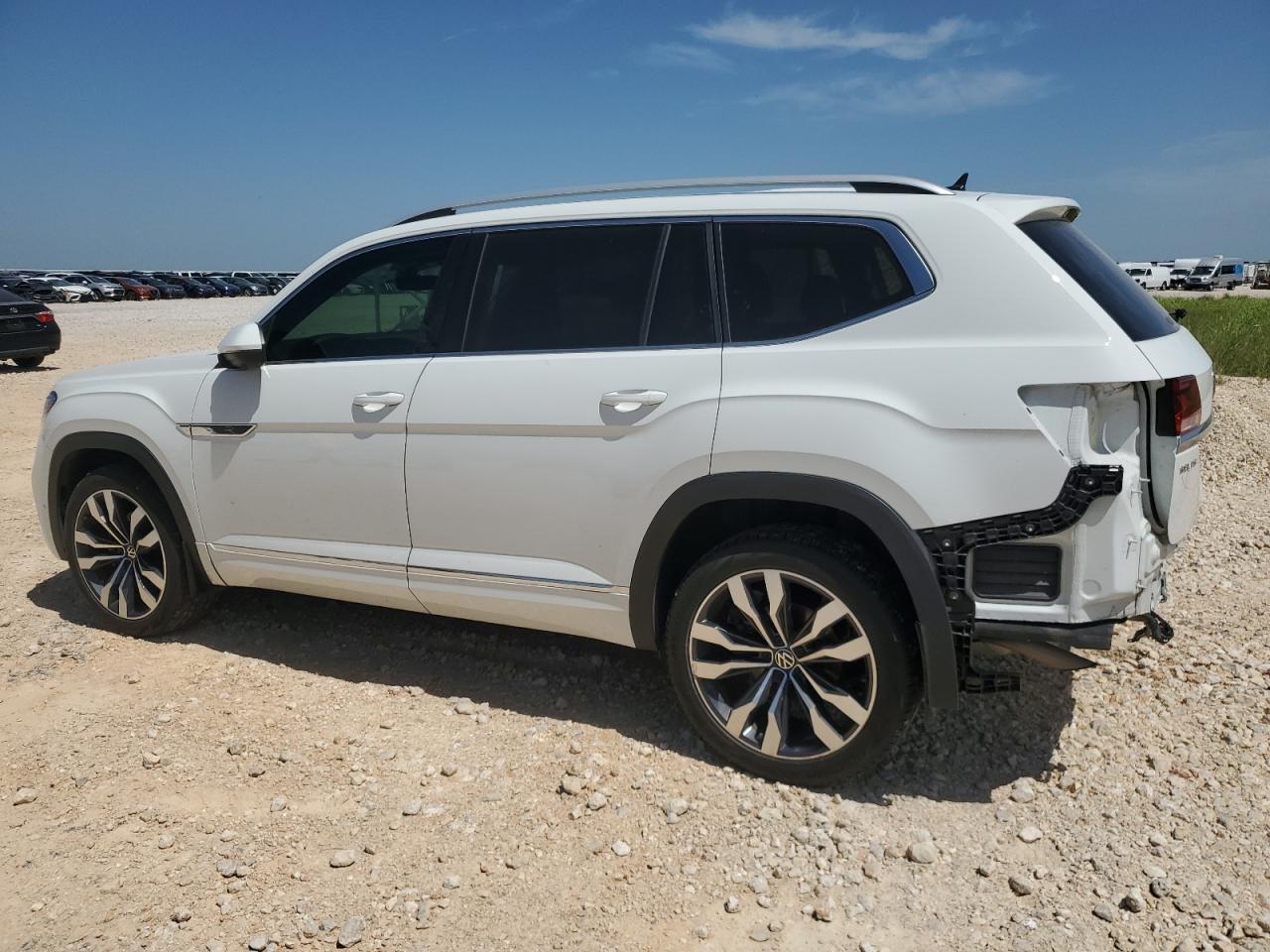 2022 Volkswagen Atlas Sel Premium R-Line - Image 2
