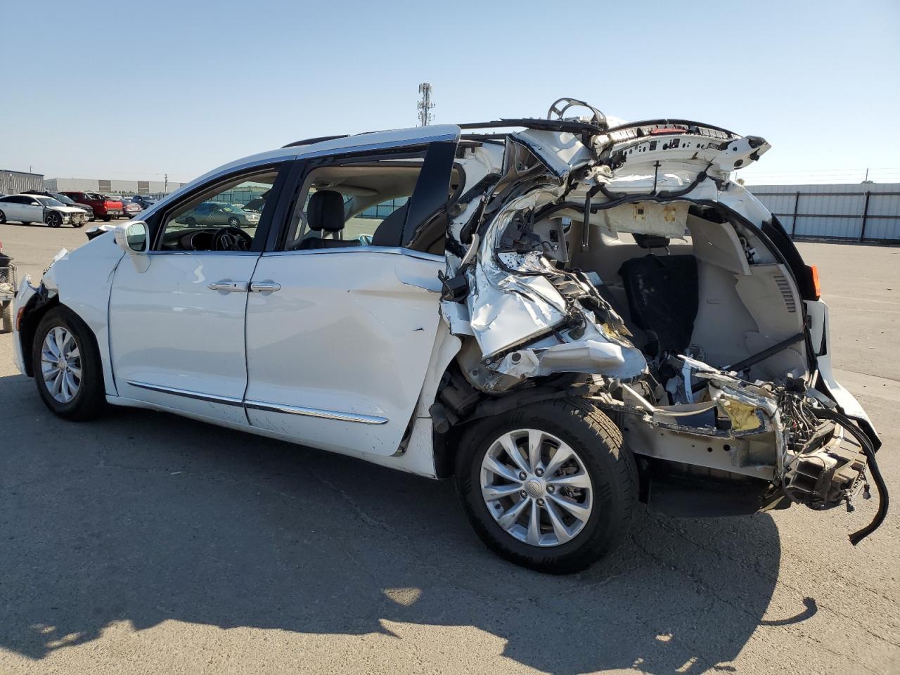 2017 Chrysler Pacifica Touring L - Фото 2